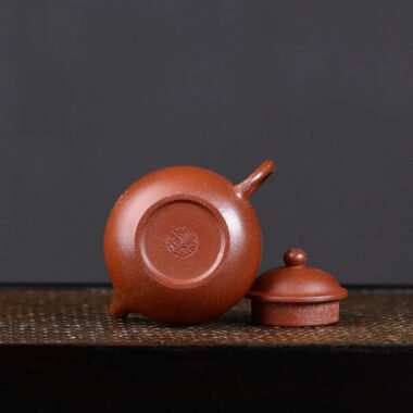 Yixing Zisha Teapot [Pear Pot] (Jiang Po Ni – 120ml)
