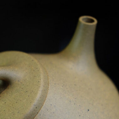 Full Handmade Yixing Zisha Teapot [Ziye Shi Piao Pot] (Bensan Lu Ni – 260ml)