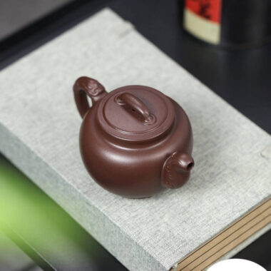 Full Handmade Yixing Zisha Teapot [Hong Fu Pot] (Zi Ni – 270ml)