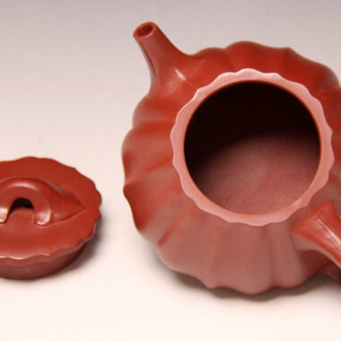 Full Handmade Yixing Zisha Teapot [Linghua Shi Piao Pot] (Dahongpao – 240ml)