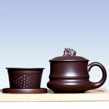 Yixing Zisha Tea Mug with Filter [Dragon] (Zi Ni – 410ml)