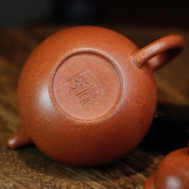 Full Handmade Yixing Zisha Teapot [Duo Qiu Pot] (Jiang Po Ni – 200ml)