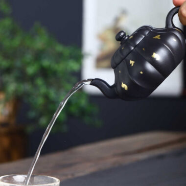 Full Handmade Yixing Zisha Teapot [Golden Yuru Pot] (ShI Huang – 280ml)