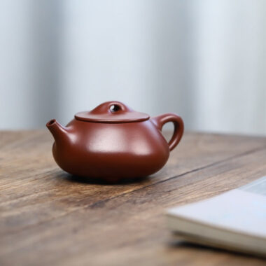 Full Handmade Yixing Zisha Teapot [Jingzhou Shi Piao Pot] (Zi Zhu Ni – 240ml)