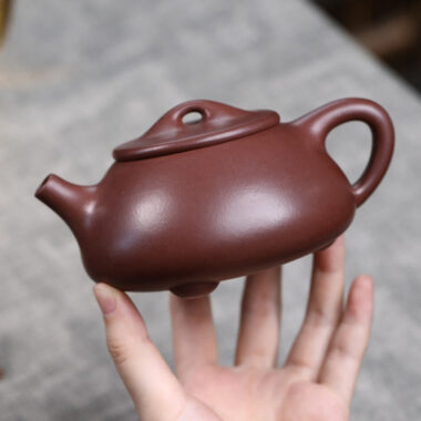Full Handmade Yixing Zisha Teapot [Jingzhou Shi Piao Pot] (Zi Ni – 300ml)
