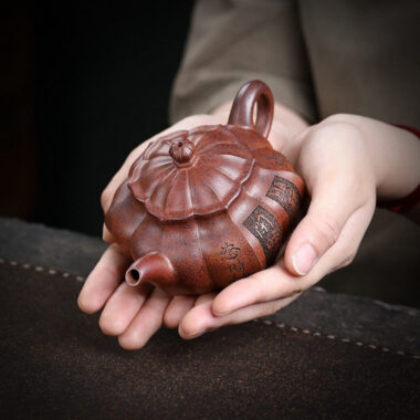 Full Handmade Yixing Zisha Teapot [Yang Xin Fanggu] (Hei Dun Tou – 230ml)
