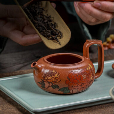 Full Handmade Yixing Zisha Teapot [Guo Se Tian Xiang] (Jiang Po Ni – 180ml)