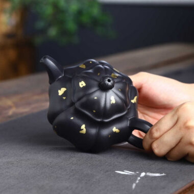 Full Handmade Yixing Zisha Teapot [Golden Lotus Seed Pot] (Shi Huang – 300ml)