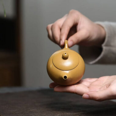 Yixing Zisha Teapot [Mini Xishi Pot] (Huangjin Zhu Ni – 100ml)