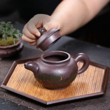 Full Handmade Yixing Zisha Teapot [The Great Wall] (30 Mu Jinsha Zi Ni – 300ml)