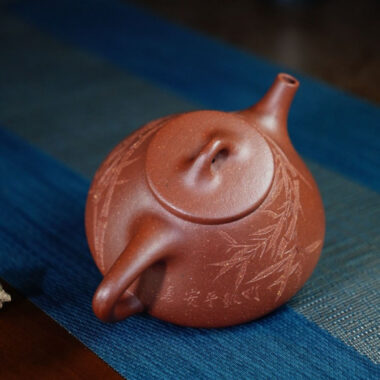 Full Handmade Yixing Zisha Teapot [Ziye Shi Piao Pot] (Jiang Po Ni – 310ml)