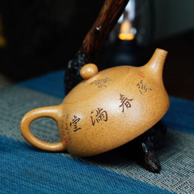 Full Handmade Yixing Zisha Teapot [Half Moon Pot] (Wucai Lao Duan Ni – 200ml)