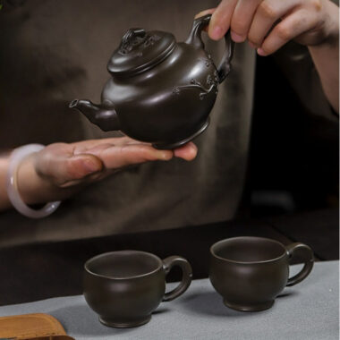 Full Handmade Yixing Zisha Teapot Set [Mei Bao Chun] (Feicui Qing Zi Ni – 320ml)