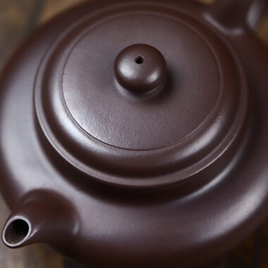 Full Handmade Yixing Zisha Teapot [Xu Bian Pot] ( Lao Zi Ni – 190ml)