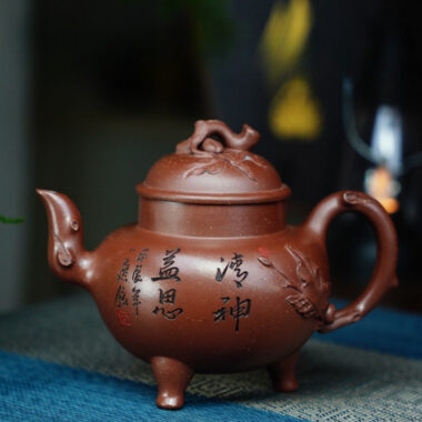 Full Handmade Yixing Zisha Teapot [Sanzu Dingli Pot] (Di Cao Qing – 290ml)