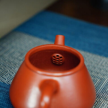 Full Handmade Yixing Zisha Teapot [Gao Shi Piao Pot] (Dahongpao – 200ml)