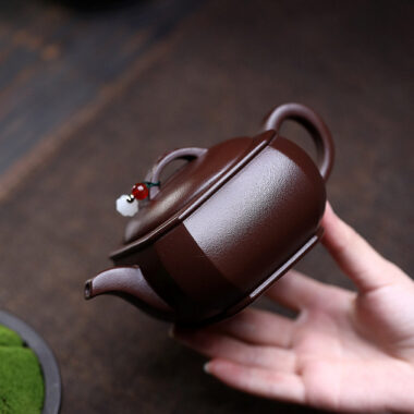 Yixing Zisha Teapot [Fangyuan Hanwa] (Zi Ni – 320ml)