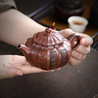 Full Handmade Yixing Zisha Teapot [Yang Xin Fanggu] (Hei Dun Tou – 230ml)