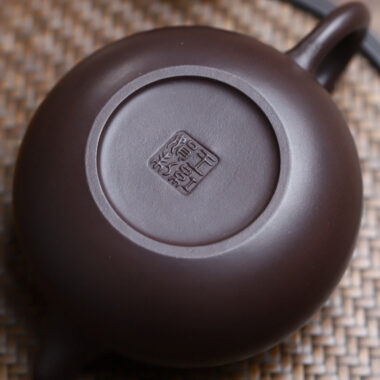 Full Handmade Yixing Zisha Teapot [Ruyi Yu Ru Pot] (Lao Zi Ni – 270ml)