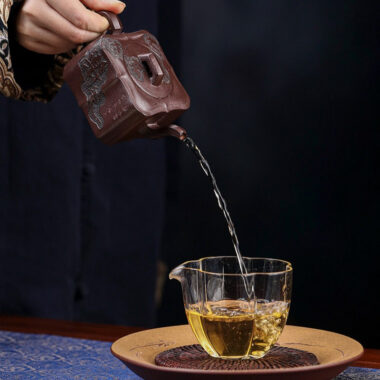 Full Handmade Yixing Zisha Teapot [Gao Peng Man Zuo] (Lao Zi Ni – 180ml)