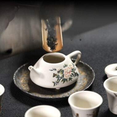 Full Handmade Yixing Zisha Teapot [Flowers Collection] 1 Pot 4 Cups Set (Bei Duan Ni – 245ml)