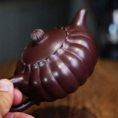 Full Handmade Yixing Zisha Teapot [Chrysanthemum Bud Pot] (Lao Zi Ni – 170ml)
