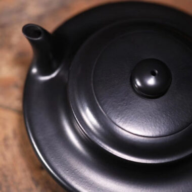 Full Handmade Yixing Zisha Teapot [Xu Bian Pot] (Hei Ni – 200ml)