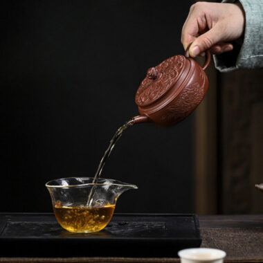 Full Handmade Yixing Zisha Teapot [Shengshi Huakui] (Zi Ni – 240ml)