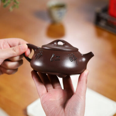 Yixing Zisha Teapot [Jingzhou Shi Piao] (100 Mu Zi Ni – 240ml)