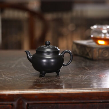 Full Handmade Yixing Zisha Teapot [Dabin Ruyi Pot] (Hei Ni – 210ml)