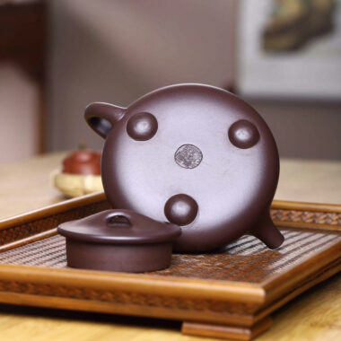Full Handmade Yixing Zisha Teapot [Jingzhou Shi Piao Pot] (Lao Zi Ni – 240ml)