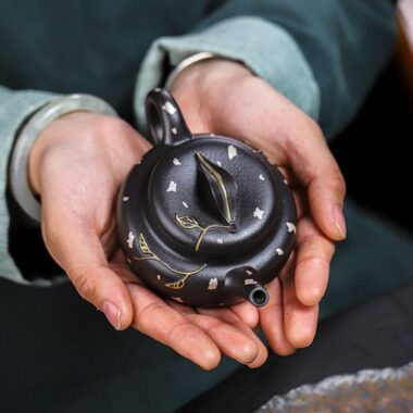 Full Handmade Yixing Zisha Teapot [Jin Zhi Yuye] (Hei Luo Lan – 150ml)