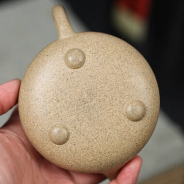 Full Handmade Yixing Zisha Teapot [Jingzhou Shi Piao Pot] (Zhima Duan Ni – 200ml)