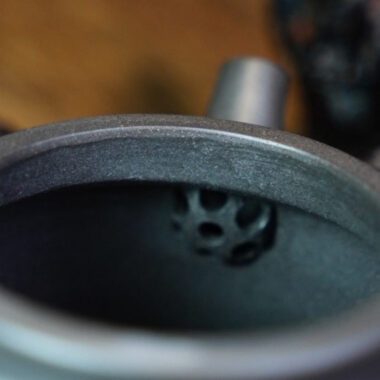 Full Handmade Yixing Zisha Teapot [Dezhong Pot] (Qinghui Ni – 190ml)