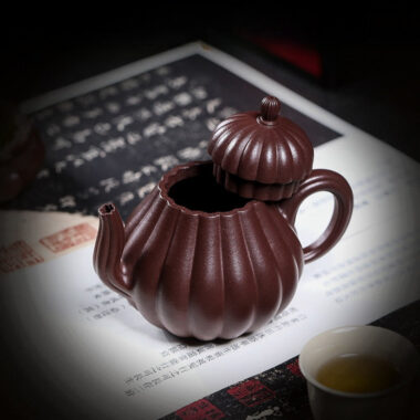 Full Handmade Yixing Zisha Teapot [Han Qing] (Zi Ni – 260ml)