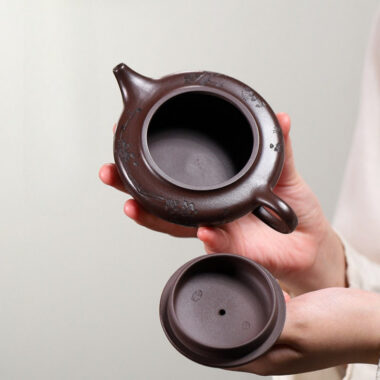 Yixing Zisha Teapot [Han Ying Bian Chen] (Zi Ni – 160ml)