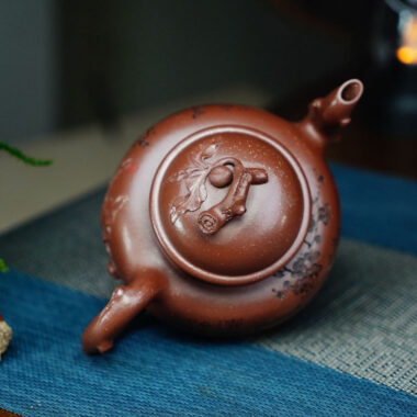 Full Handmade Yixing Zisha Teapot [Sanzu Dingli Pot] (Di Cao Qing – 290ml)