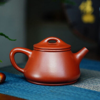 Full Handmade Yixing Zisha Teapot [Gao Shi Piao Pot] (Dahongpao – 200ml)