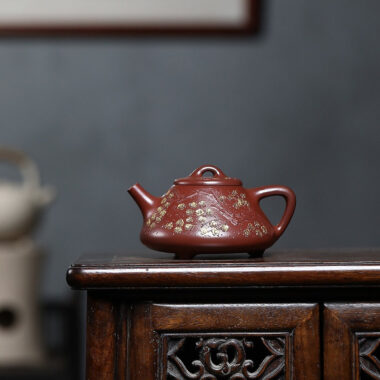 Yixing Zisha Teapot [Plum Blossom Ziye Shi Piao] (Hong Pi Long – 270ml)
