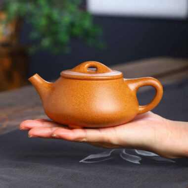 Full Handmade Yixing Zisha Teapot [Jingzhou Shi Piao Pot] (Wucai Lao Duan Ni – 200ml)