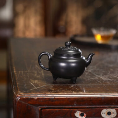 Full Handmade Yixing Zisha Teapot [Dabin Ruyi Pot] (Hei Ni – 210ml)