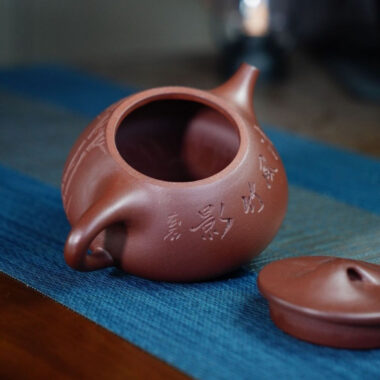 Full Handmade Yixing Zisha Teapot [Jingzhou Shi Piao Pot – Qingfeng Zhu Ying] (Zi Ni – 260ml)