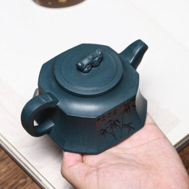 Yixing Zisha Teapot [The Dragon] (Tian Qing Ni – 220ml)