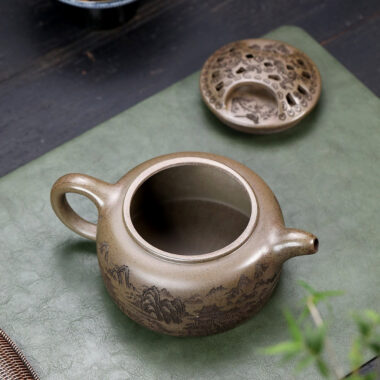 Yixing Zisha Teapot [Guanshan Niu Gai Pot] (Chenxiang Ni Firewood Firing – 700ml)