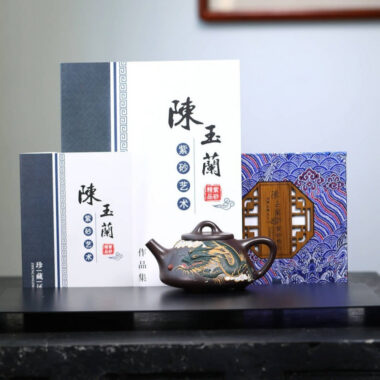 Full Handmade Yixing Zisha Teapot [Dragon Ziye Shi Piao Pot] (Lao Zi Ni – 360ml)