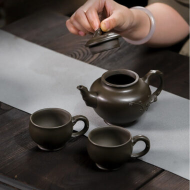 Full Handmade Yixing Zisha Teapot Set [Mei Bao Chun] (Feicui Qing Zi Ni – 320ml)