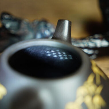 Full Handmade Yixing Zisha Teapot [Ziye Shi Piao Pot] (Shi Huang – 240ml)