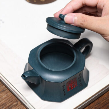 Yixing Zisha Teapot [The Dragon] (Tian Qing Ni – 220ml)