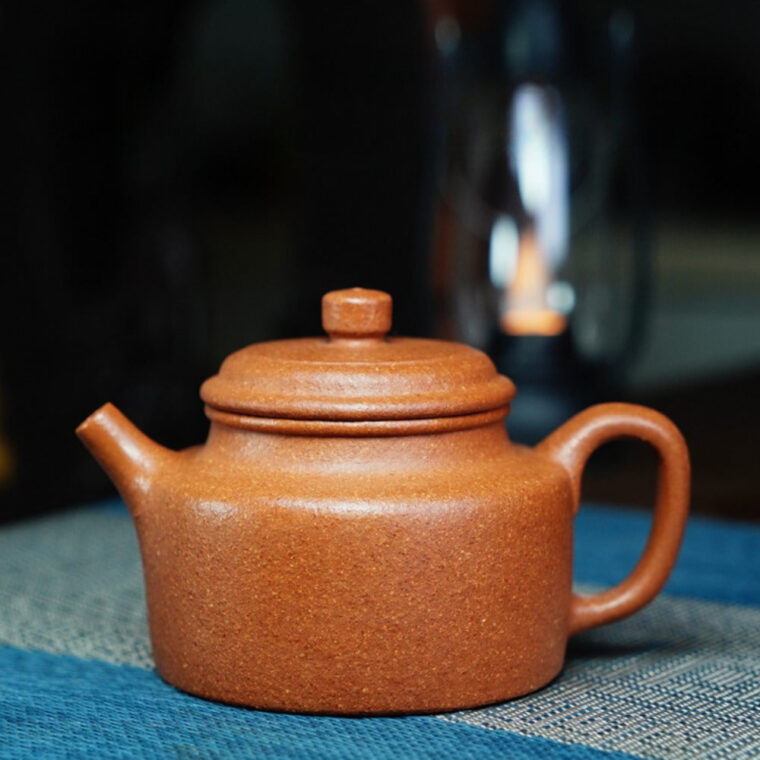 Full Handmade Yixing Zisha Teapot [Dezhong Pot] (Jiang Po Ni – 180ml)
