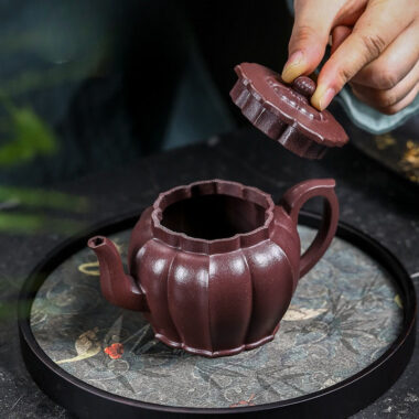 Full Handmade Yixing Zisha Teapot [Jinwen Gongdeng] (Zi Ni – 250ml)